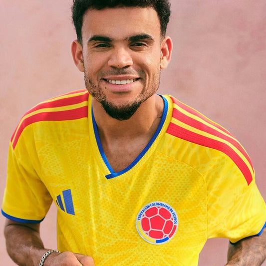 Camiseta Colombia 2026 diseño mariposas — tejido técnico de alto rendimiento | Azzari™